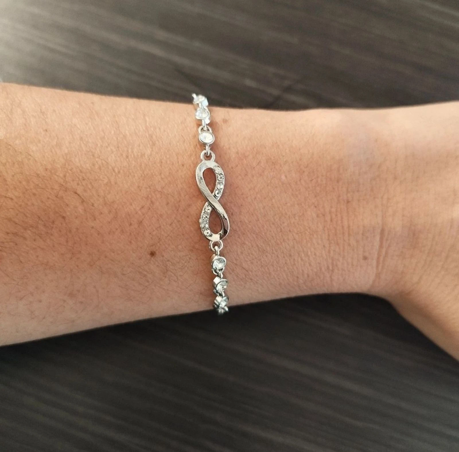 Pulseira infinito prateada em aço inoxidável 